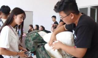 是一个学长负责把我带到宿舍什么的事情 帮我搬行李等 开学第一天被学长要了